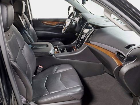Used 2017 Cadillac Escalade ESV Luxury image 31