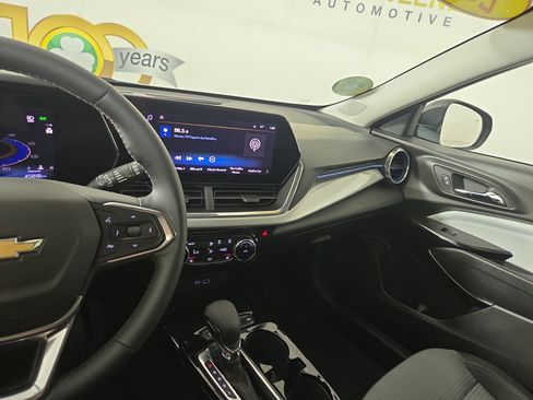 Used 2025 Chevrolet Trax LT w/ Driver Confidence Package FWD image 23