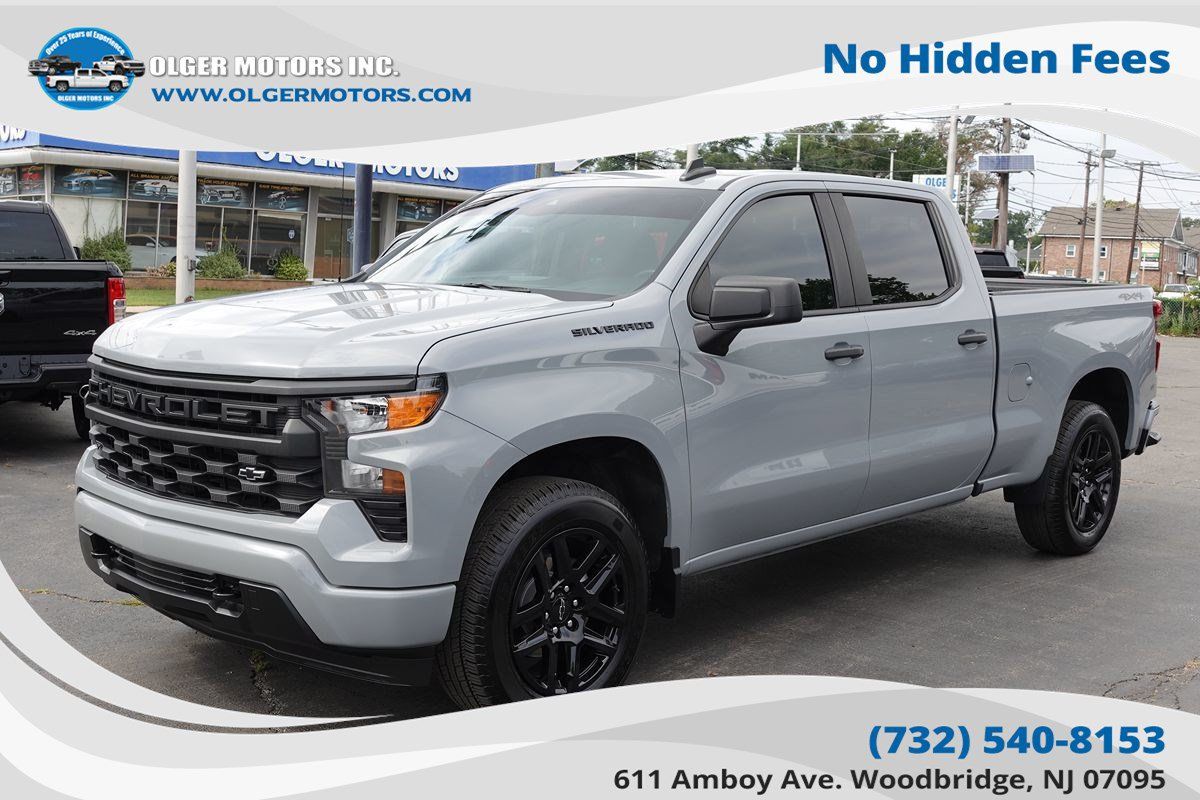 Used 2024 Chevrolet Silverado 1500 Custom w/ Dark Appearance Package AWD/4WD image 1