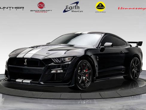 Used 2021 Ford Mustang Shelby GT500 w/ Carbon Fiber Track Pack image 1