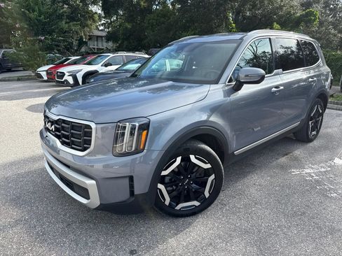 Used 2025 Kia Telluride S FWD image 2