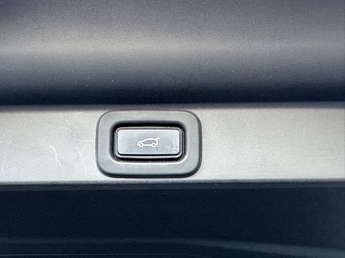 Used 2023 Land Rover Range Rover SE image 23