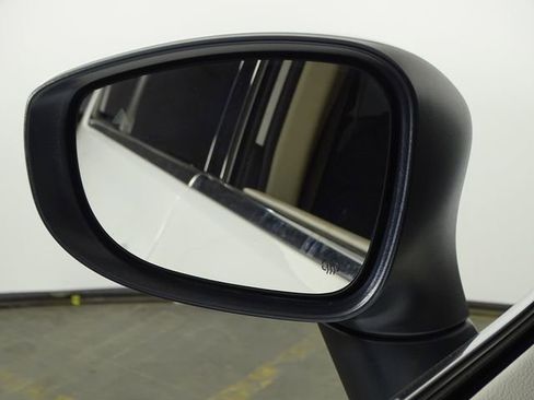 Used 2021 Chrysler Voyager L FWD image 36