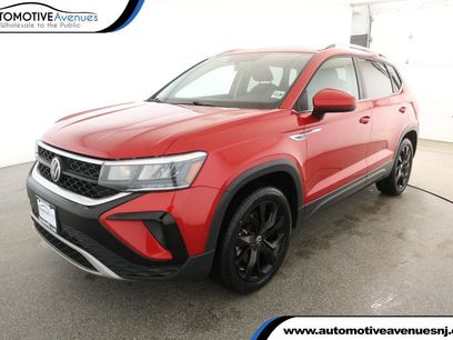 Used 2022 Volkswagen Taos SE w/ Panoramic Sunroof Package