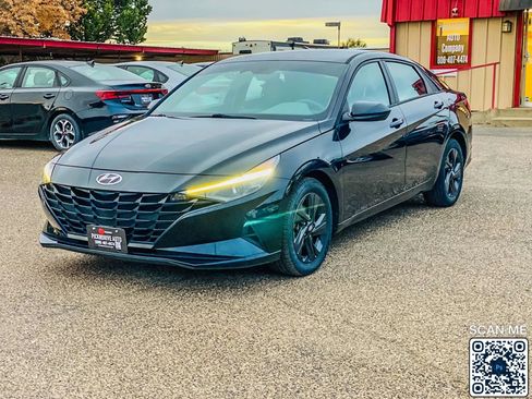 Used 2021 Hyundai Elantra SEL w/ Convenience Package image 4