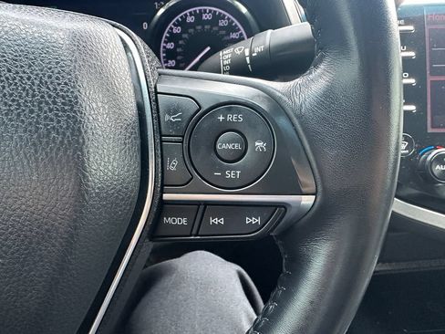 Used 2019 Toyota Camry XLE FWD image 19
