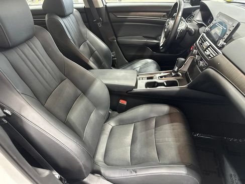 Used 2018 Honda Accord Touring image 17