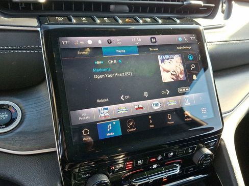 Used 2022 Jeep Grand Cherokee L Limited w/ Luxury Tech Group II image 18