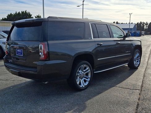Used 2019 GMC Yukon XL SLT w/ Premium Edition image 6
