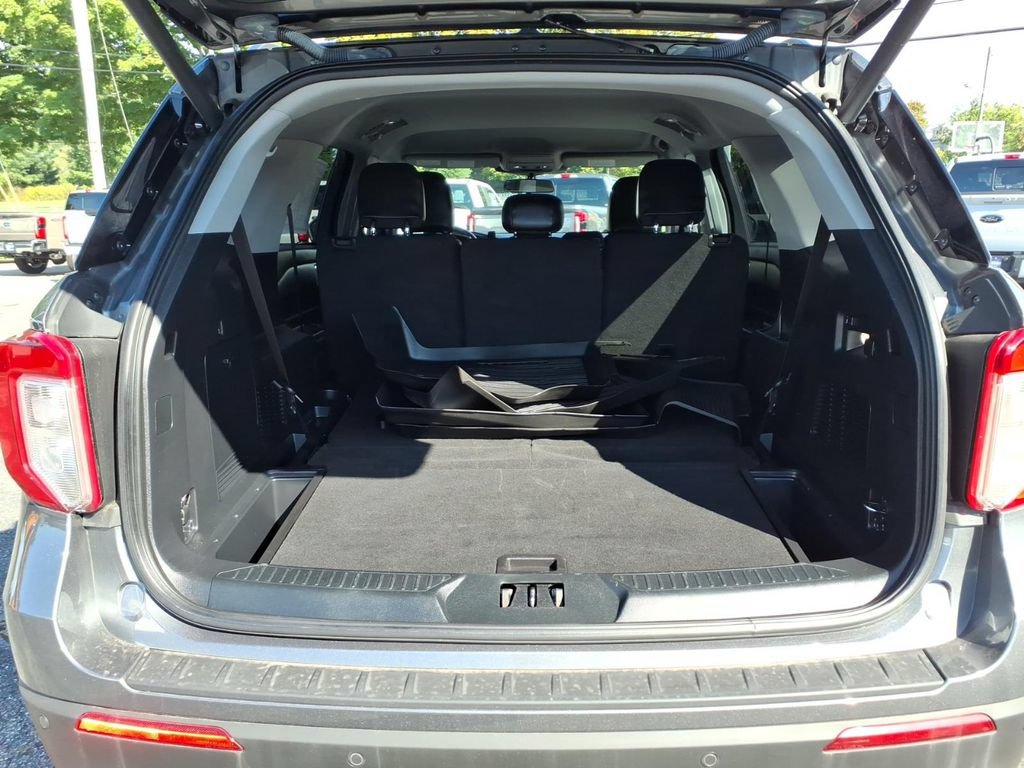 Used 2022 Ford Explorer XLT w/ Equipment Group 202A AWD/4WD image 11