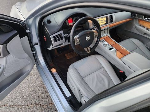 Used 2010 Jaguar XF Luxury RWD image 22