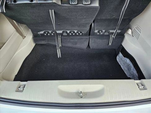 Used 2023 Chrysler Pacifica Touring-L image 6