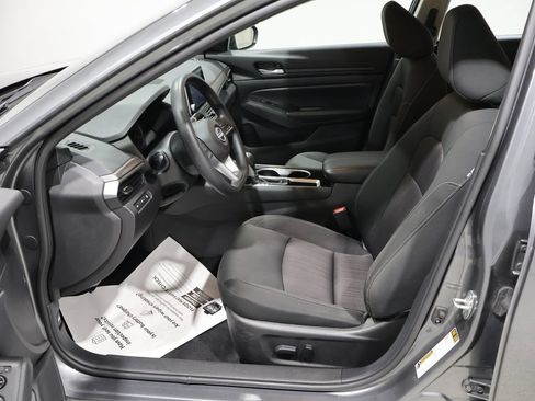 Used 2024 Nissan Altima 2.5 SV FWD image 9