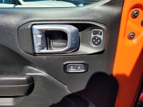 Used 2018 Jeep Wrangler Sport AWD/4WD image 19