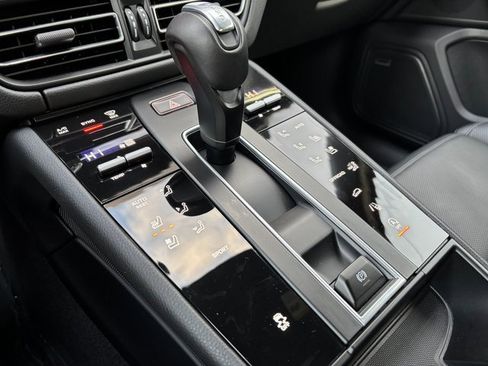 Certified 2025 Porsche Macan image 21