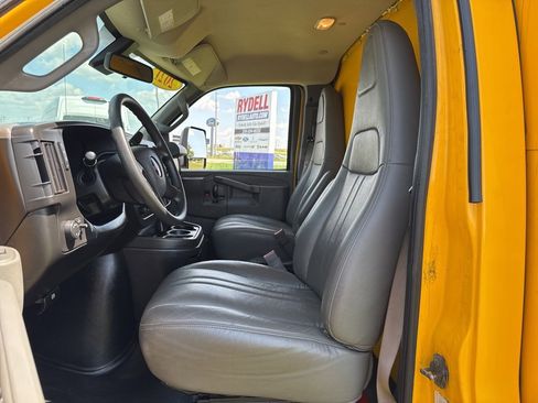 Used 2021 GMC Savana 3500 Extended w/ Power Convenience Package image 4