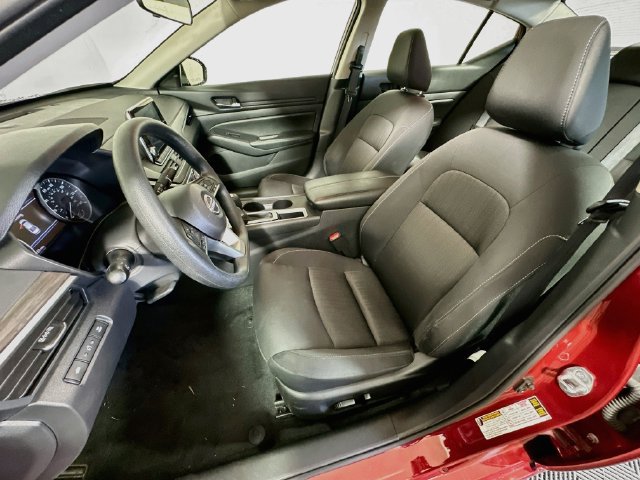 Used 2025 Nissan Altima 2.5 SV FWD image 13