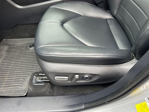 Certified 2024 Toyota Highlander XLE AWD/4WD image 24