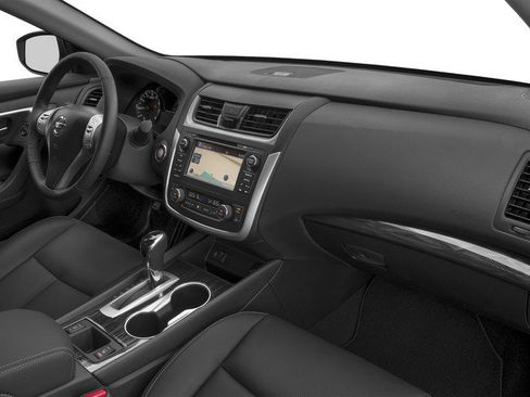 Used 2017 Nissan Altima 2.5 SL w/ Moonroof Package FWD image 19