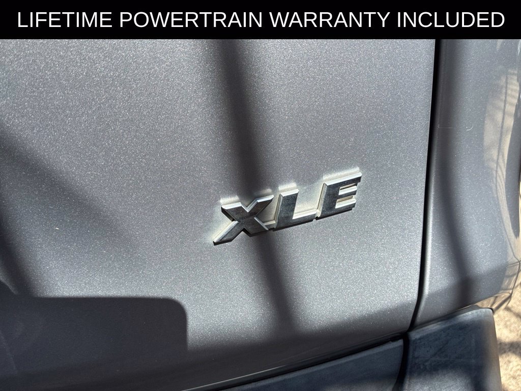Used 2019 Toyota RAV4 XLE Premium FWD image 10