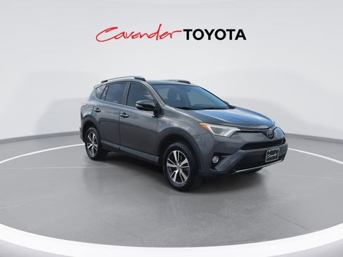 Used 2018 Toyota RAV4 XLE FWD image 2
