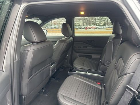 Used 2025 Nissan Pathfinder Rock Creek image 17