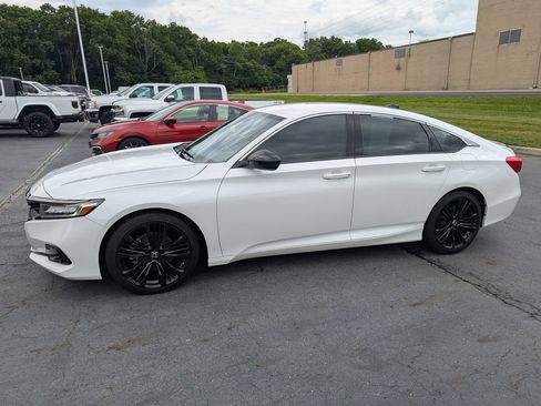 Used 2022 Honda Accord Sport image 4