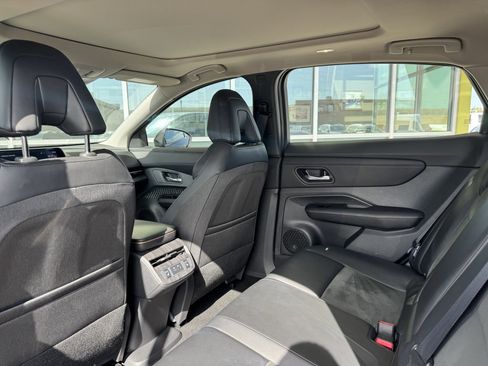 Used 2023 Nissan Ariya FWD image 37