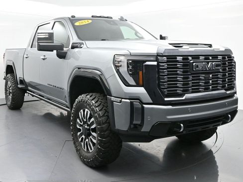 Used 2024 GMC Sierra 3500 Denali Ultimate AWD/4WD image 2