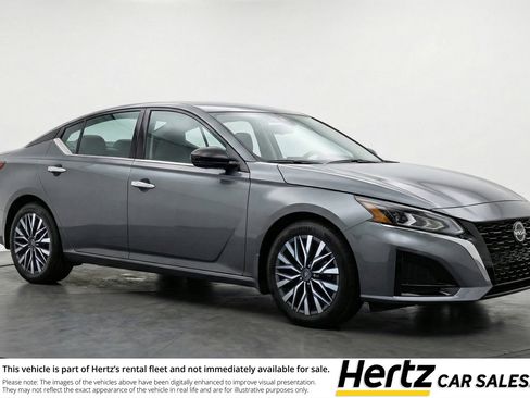 Used 2025 Nissan Altima 2.5 SV FWD image 1