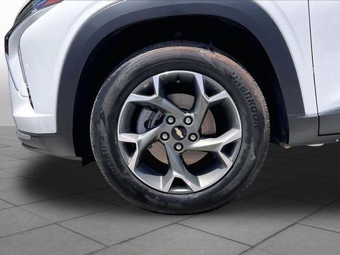 Used 2024 Chevrolet Trax LT w/ Driver Confidence Package FWD image 10