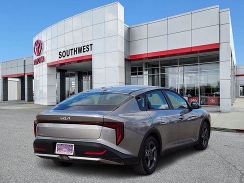 Used 2025 Kia K4 LXS image 5