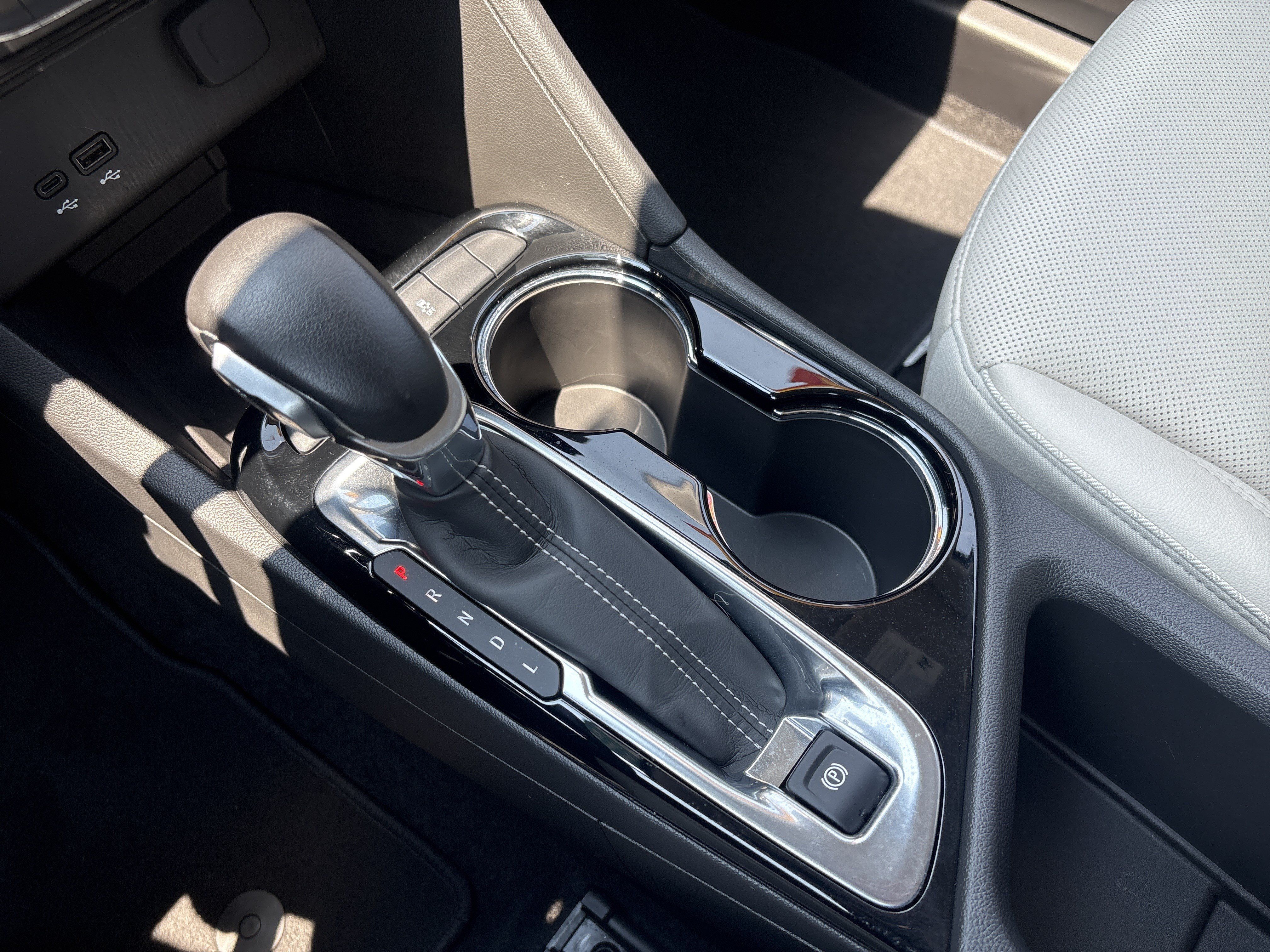 Used 2023 Buick Encore GX Select w/ Sport Touring Package FWD image 25