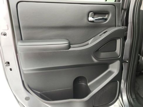 Used 2024 Nissan Frontier SV image 29