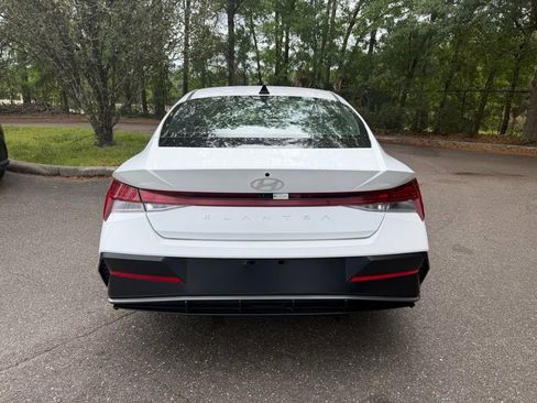 Used 2025 Hyundai Elantra SEL image 5