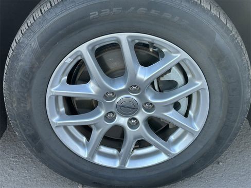 Used 2023 Chrysler Pacifica Touring-L image 6