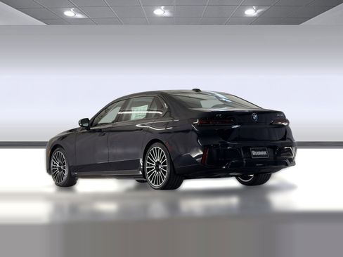 New 2026 BMW i7 xDrive60 image 3