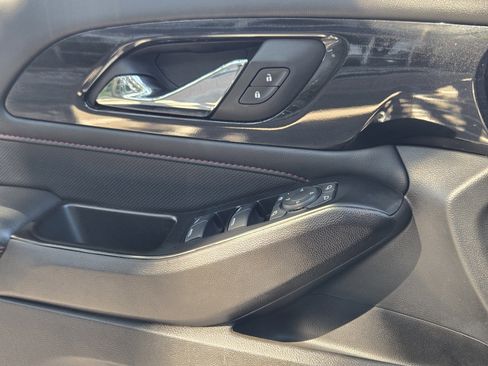 Used 2023 Chevrolet Traverse RS image 23