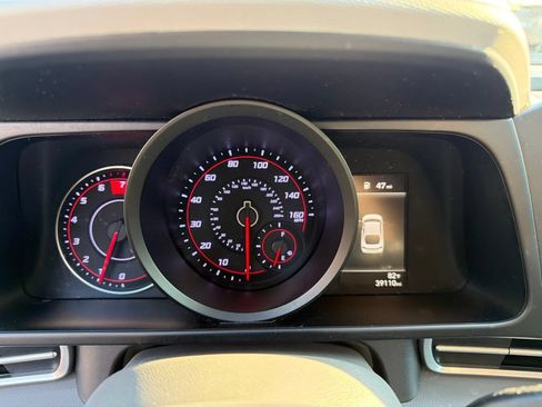 Used 2022 Hyundai Elantra SEL w/ Preferred Accessory Package FWD image 21