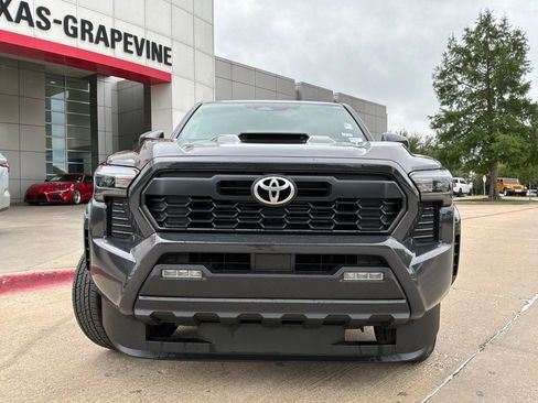 Used 2025 Toyota Tacoma TRD Sport RWD image 3