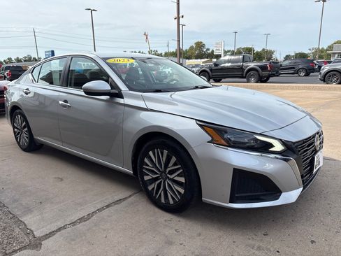 Used 2023 Nissan Altima 2.5 SV image 7