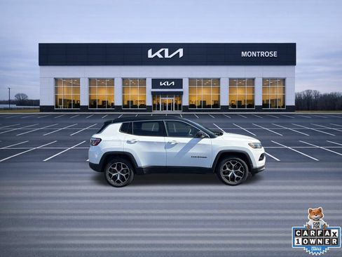 Used 2024 Jeep Compass Limited AWD/4WD image 4