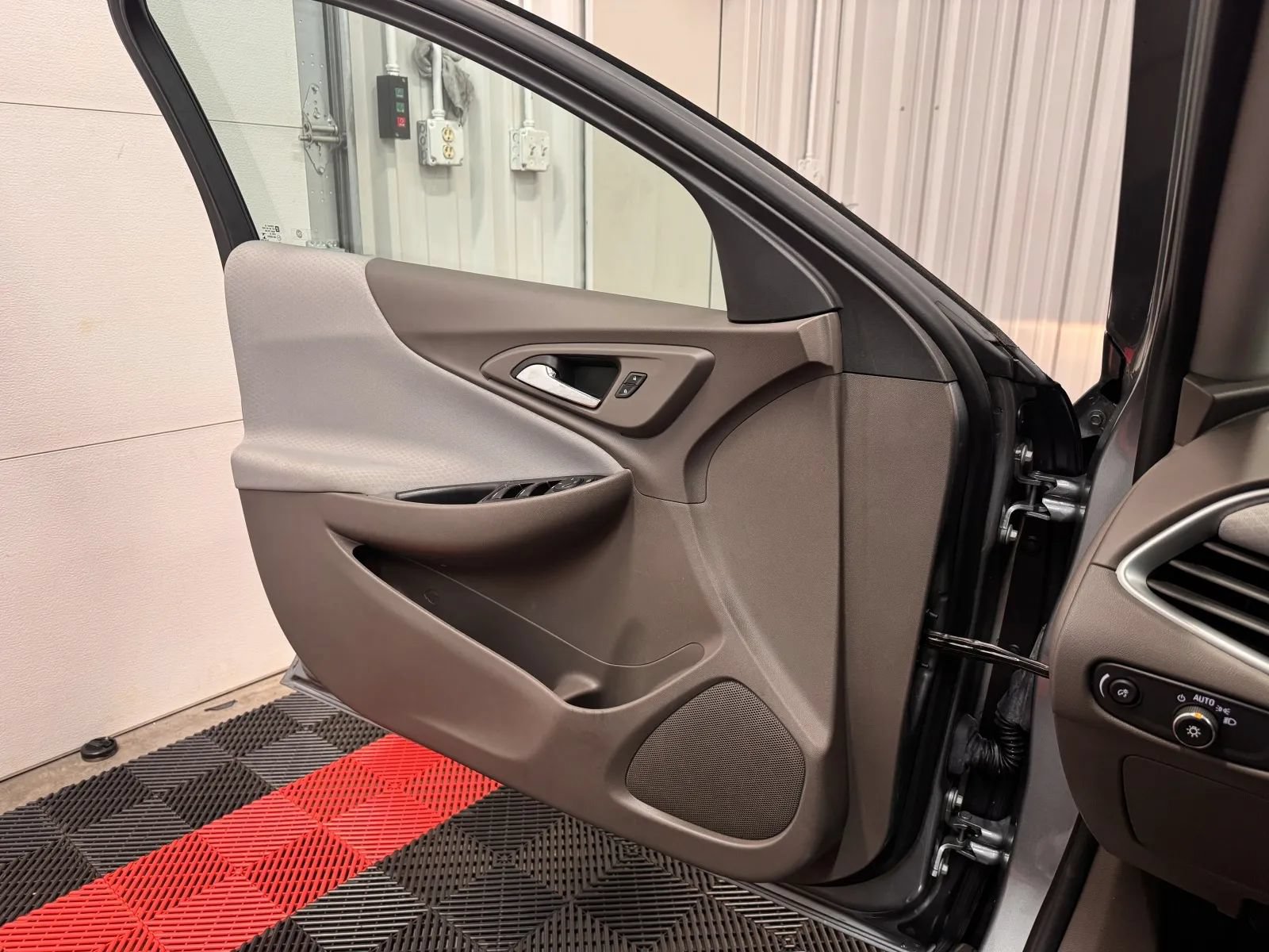 Used 2023 Chevrolet Malibu LT FWD image 27