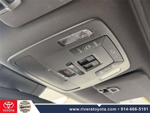 Used 2023 Toyota Sienna XSE image 20