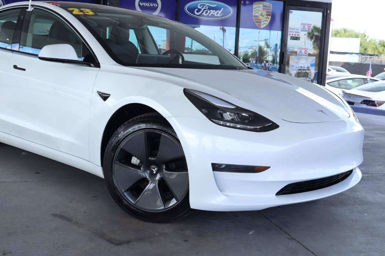 Used 2023 Tesla Model 3 Standard Range RWD image 2