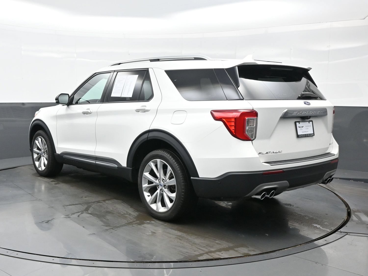 Used 2023 Ford Explorer Platinum w/ Technology Package AWD/4WD image 4