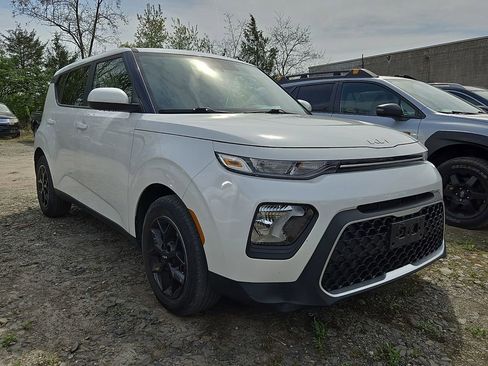 Used 2022 Kia Soul LX w/ Technology Package image 3