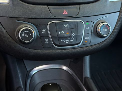 Used 2018 Chevrolet Malibu LT FWD image 15