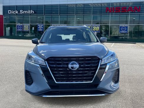Used 2024 Nissan Kicks SV image 2