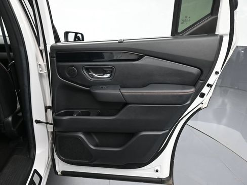 Certified 2025 Honda Pilot TrailSport image 35